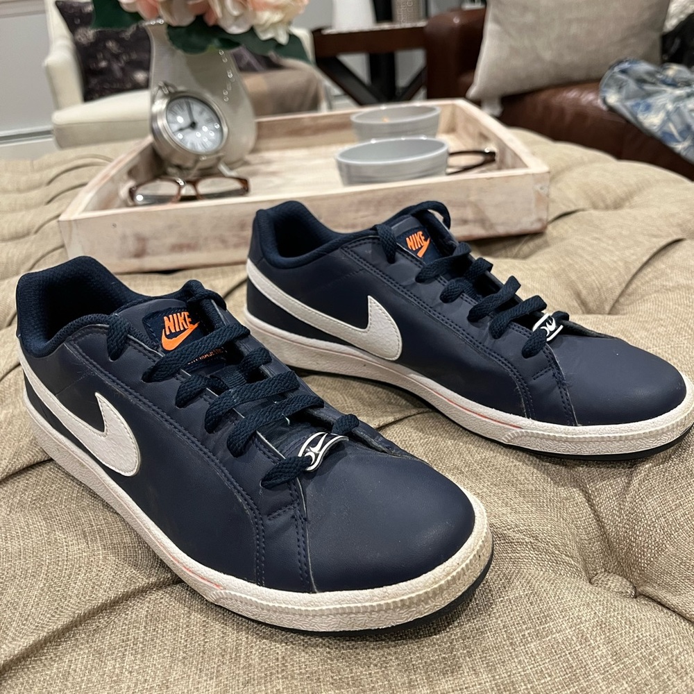 NIKE- NEW-Court Majestic Men’s Leather Sneakers- size 8